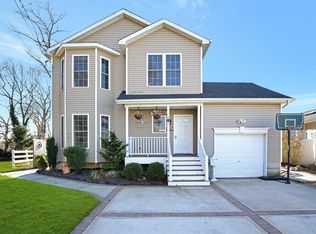 150 N Atlanta Ave, North Massapequa, NY 11758