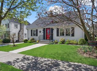 21 Cathedral Ave, Providence, RI 02908