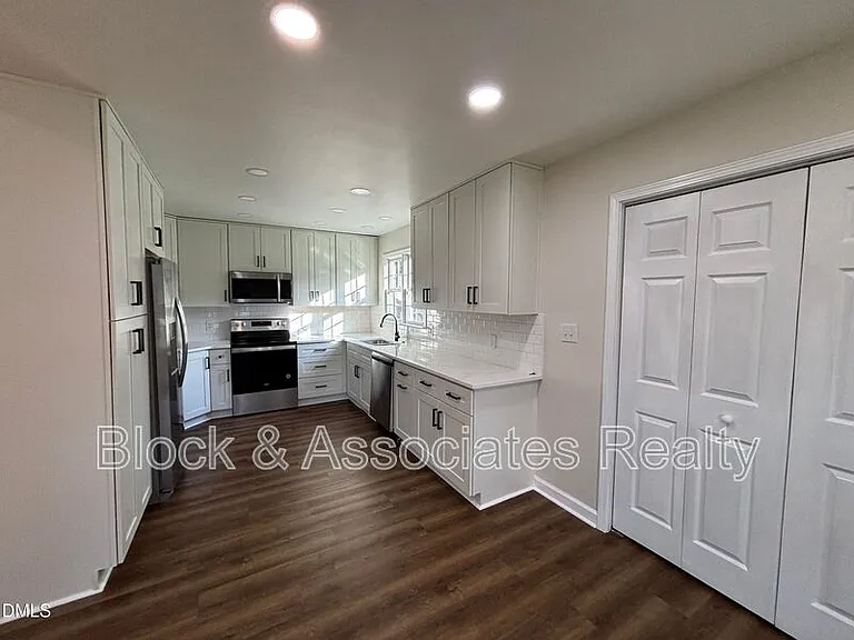 170 Devin Dr — Photo 14