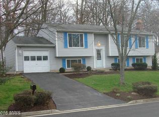 205 Silverleaf Dr, Sterling, VA 20164
