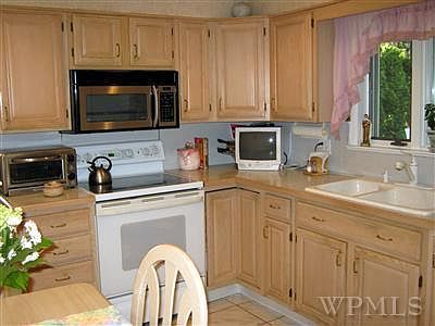 4th image of 208 Park Dr