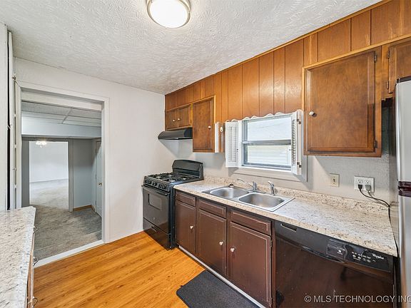 4th image of 1005 N Osage Ave