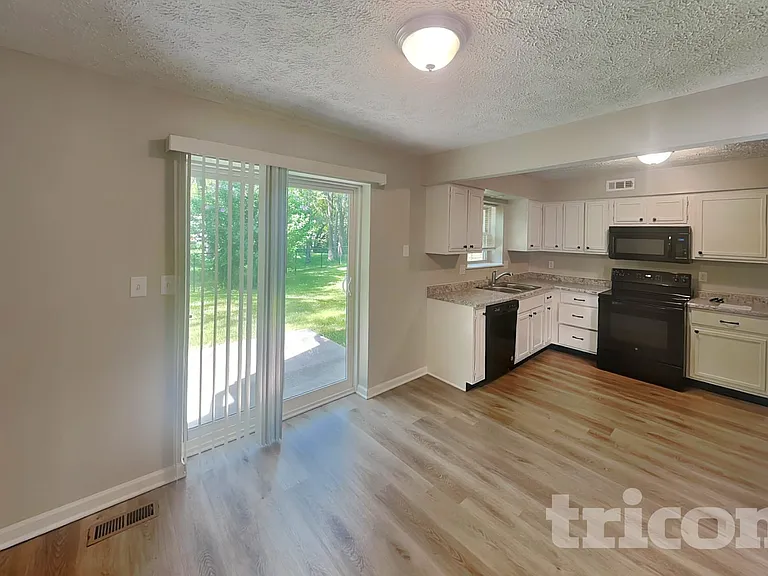 6907 Tartan Ct — Photo 4