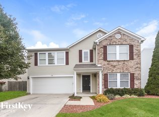 338 Sunburst Ln, Greenwood, IN