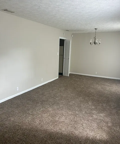 811 Lakeview Ct — Photo 20