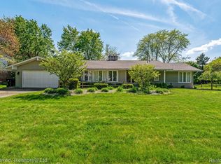 29150 Oak Point Dr, Farmington Hills, MI