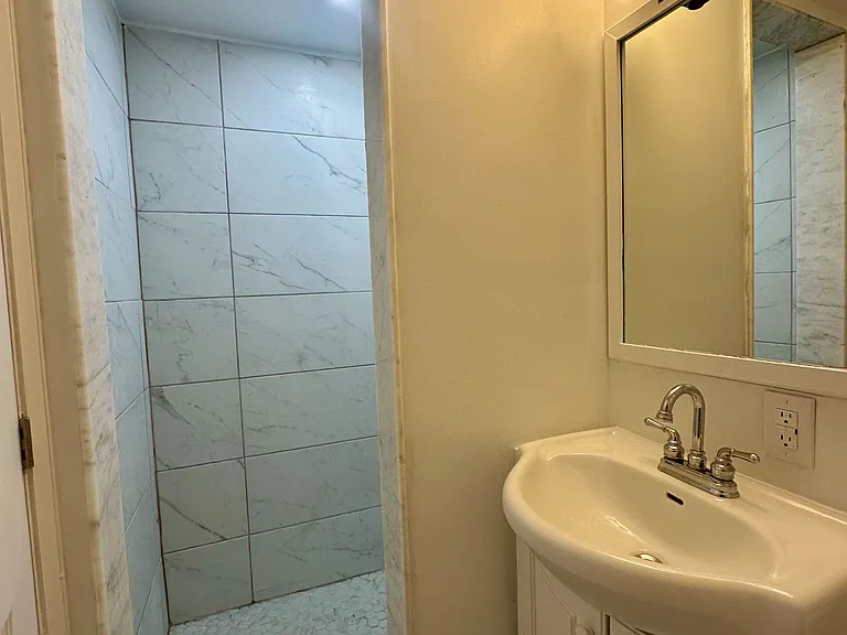 6 Lapp St #LOWER — Photo 9