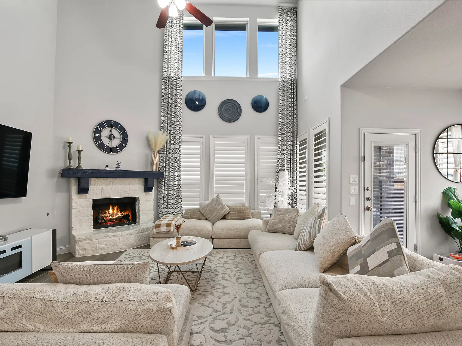 4 bed, 3488 sqft, $4,095 — Photo 4
