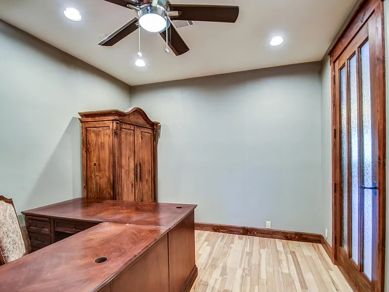 1341 E Ivyglen St — Photo 26