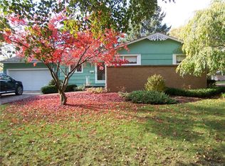 10 Hamilton Dr, Lockport, NY 14094