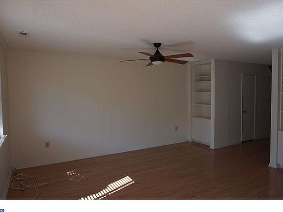 3rd image of 117 Hampshire Dr
