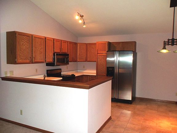4th image of 560 Evans Dr APT C