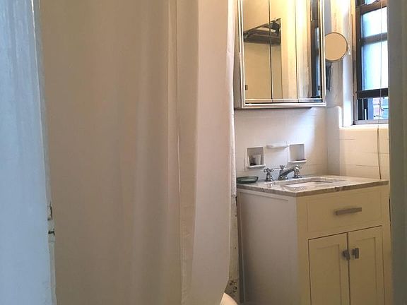 3rd image of 140 W 69th St APT 84A