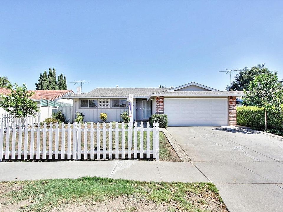 A real white picket fence!