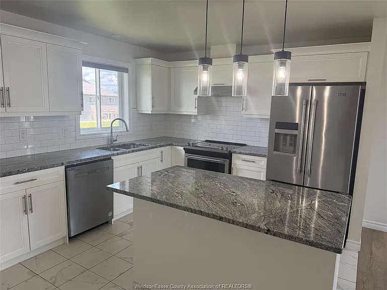 394 Hemlock Ln #UPPER — Photo 14