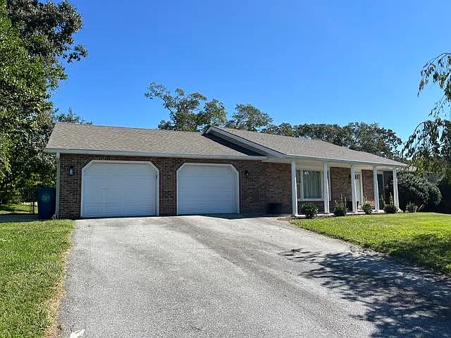 240 Kingswood Dr