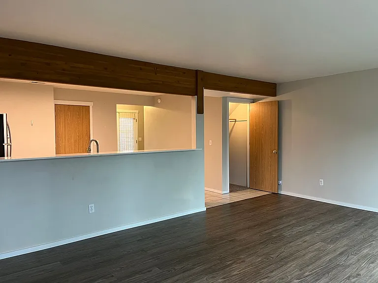 3 Bed, 2 Bath Home- Fenced Back Yard! — Photo 6