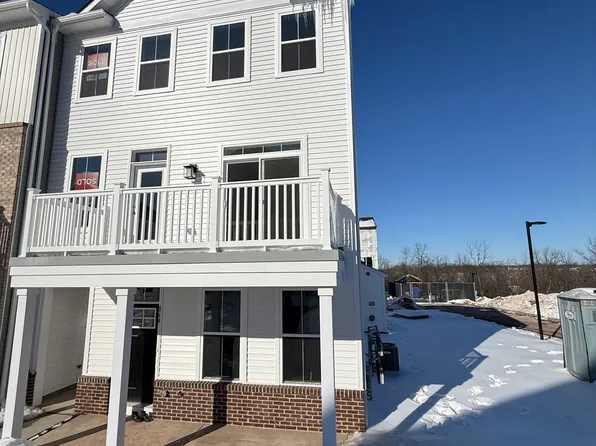 864 Graphite Dr, Phoenixville, PA 19460