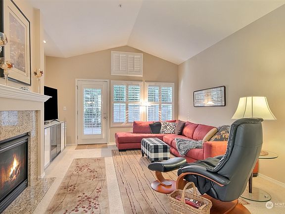 Beautiful! Spacious living room w/ tall ceilings, incredibly private backyard, California shutters thru out the main floor, gas fireplace with granite tile surround>