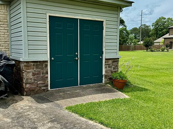 4th image of 2618 Linda Cir