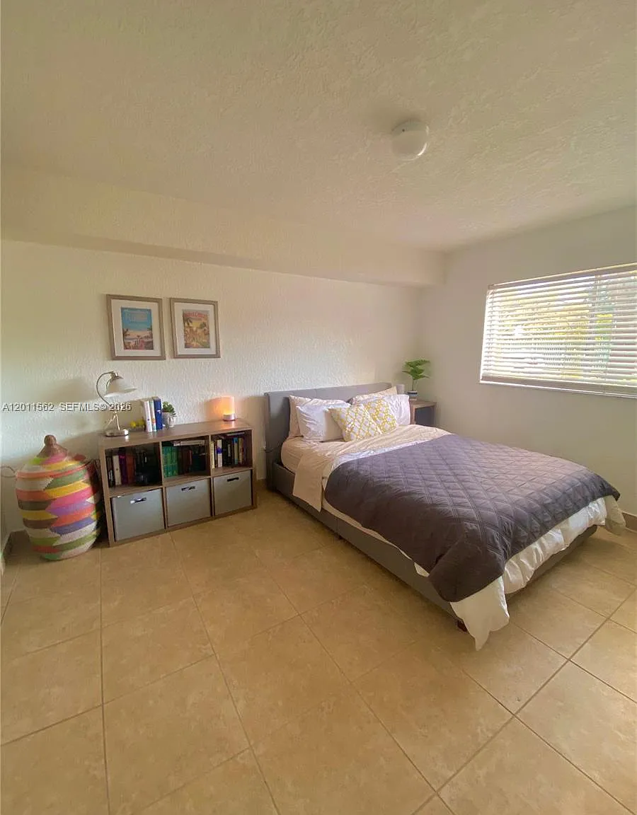 Brickell West Condo — Photo 2