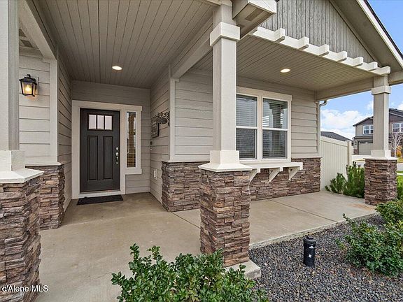 2nd image of 748 W Brundage Way