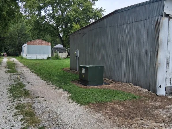 812 S 1st St #1/2, Divernon, IL 62530