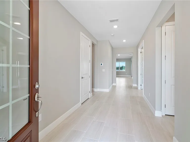 16056 Shoreline Dr — Photo 2