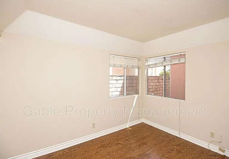 25804 Dickens Ct — Photo 14