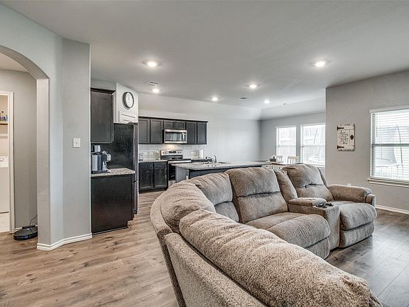 3rd image of 3303 Brookstone Dr