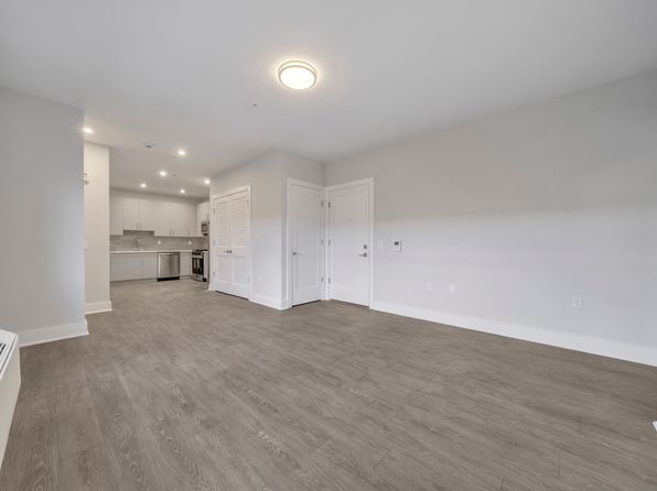 491 Walker St #3C