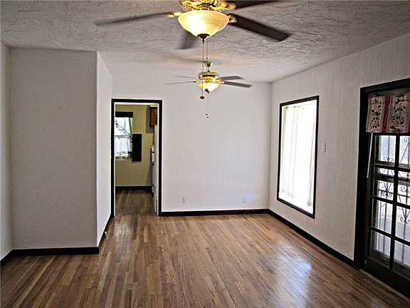 3rd image of 1604 Saint Johns Dr