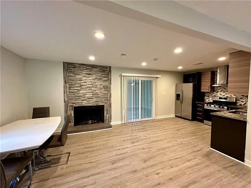 3 bed, 2.5 bath, 1536 sqft, $2,200 — Photo 4