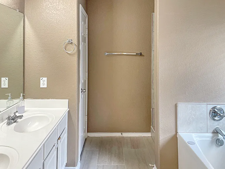 6512 Sally Agee — Photo 10