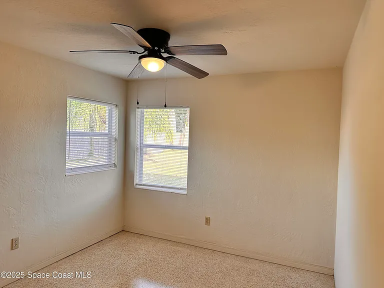 140 Niemira Ave — Photo 10