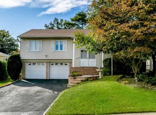 95 Executive Dr, New Hyde Park, NY 11040