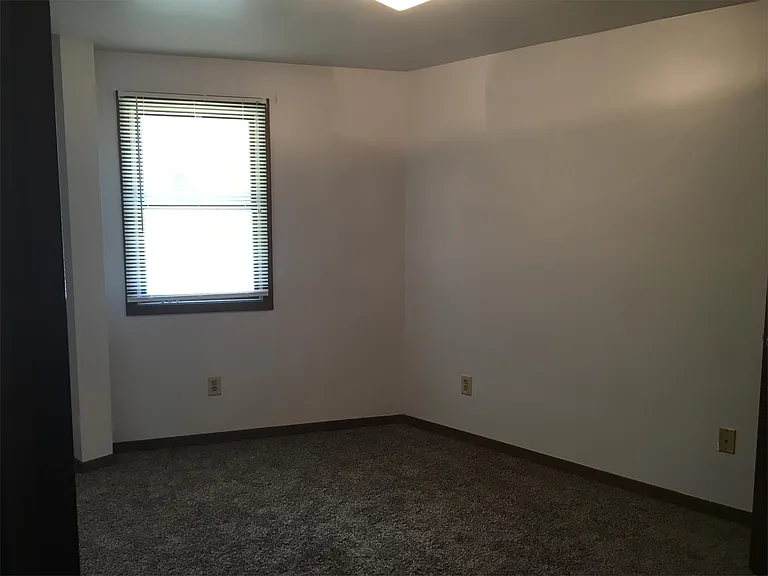 214 W 1st St — Photo 5