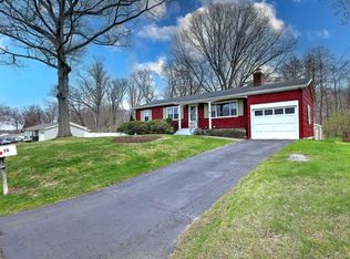 25 Woodvale Rd, Branford, CT 06405