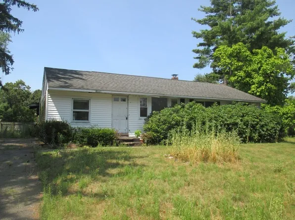 92 Sunset Dr, Springfield, MA 01109