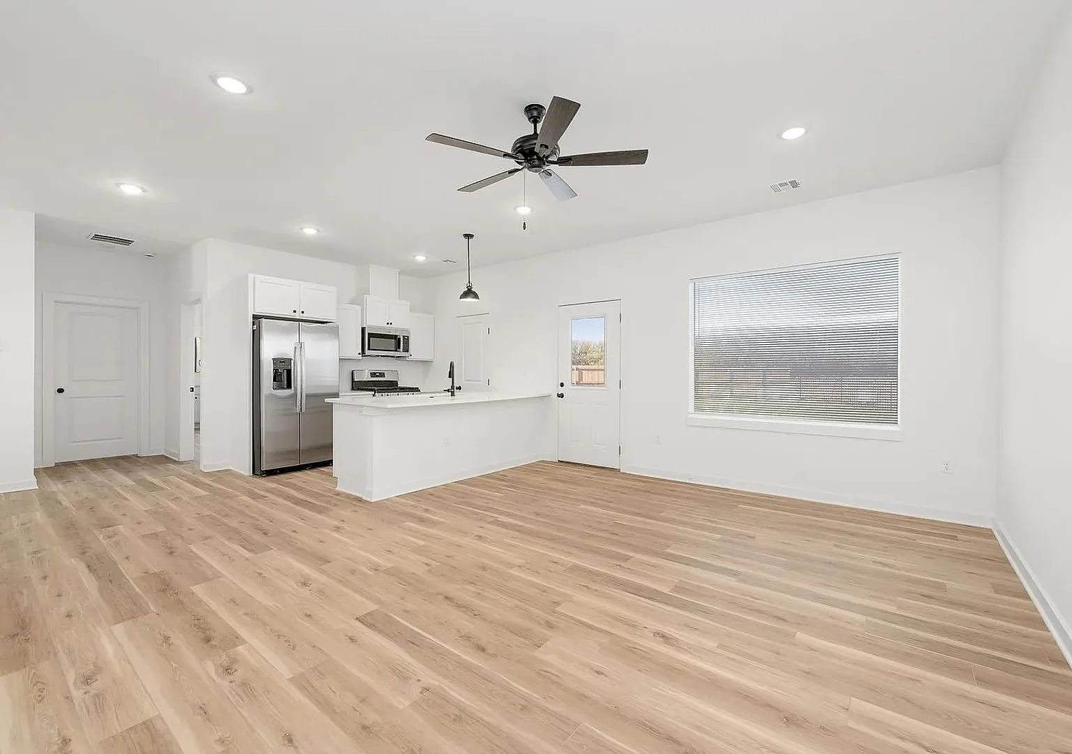 3 bedroom 2 Bathroom in Goddard, Ks — Photo 2
