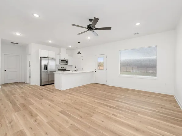 2333 E Spring Hill Dr, Goddard, KS 67052