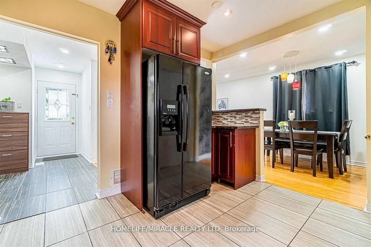 3 bed, $2,500 — Photo 3