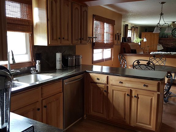 Kitchen w/ Breakfast Nook