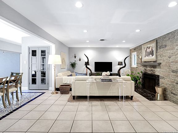 3rd image of 141 W FAIR OAKS PL