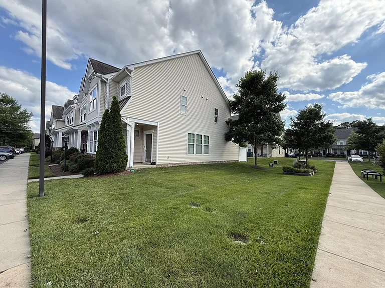 8049 Ellendale Dr #1 — Photo 24