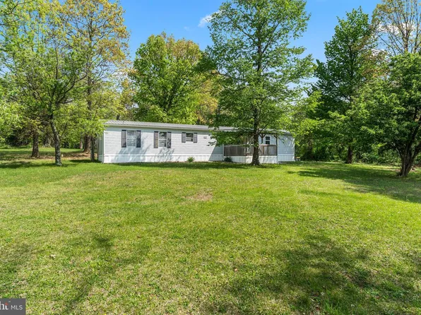 1217 Nestle Quarry Rd, Falling Waters, WV 25419