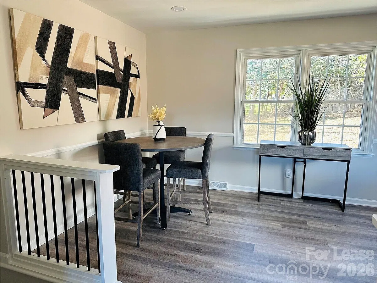 4 bed, 1655 sqft, $2,500 — Photo 3