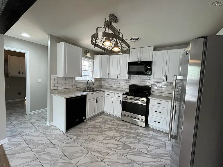 1824 Woodrow Ave — Photo 7