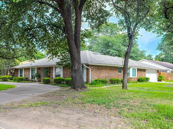 5th image of 2110 Juanita Dr