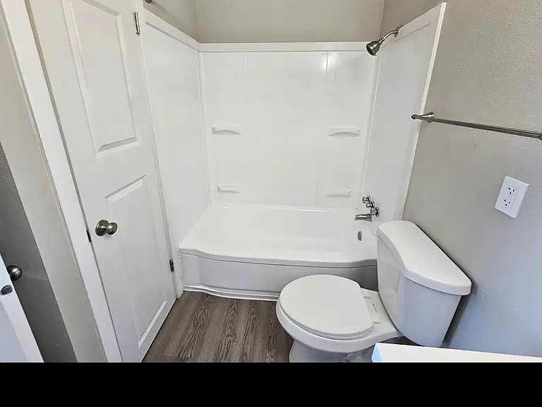 3315 McKinley Ave #4 — Photo 2